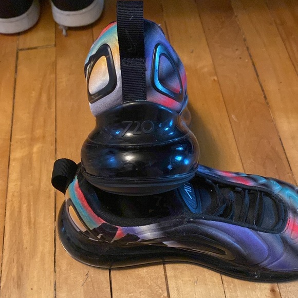 Nike Air Max 720 Black Neon Streaks - Picture 2 of 3